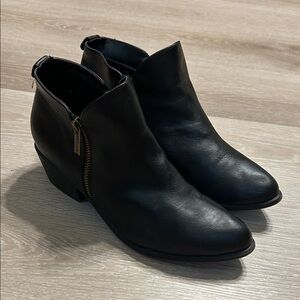 Breckelle’s Black Ankle Boots Sz 9